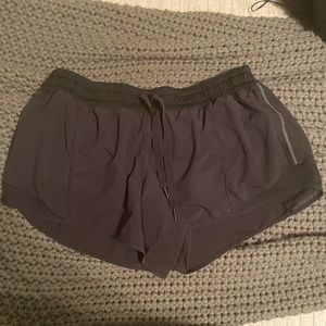 Lululemon Hotty Hot shorts 4”